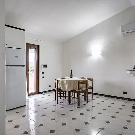 Apartament Guesthost - Quartu Sant'elena Bright Flat With Balcony! Sant'Andrea (Sardinia)
