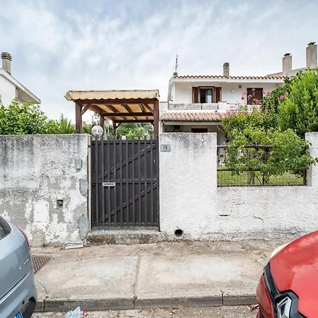 아파트 Quartu Sant'elena Bright Flat With Balcony! *